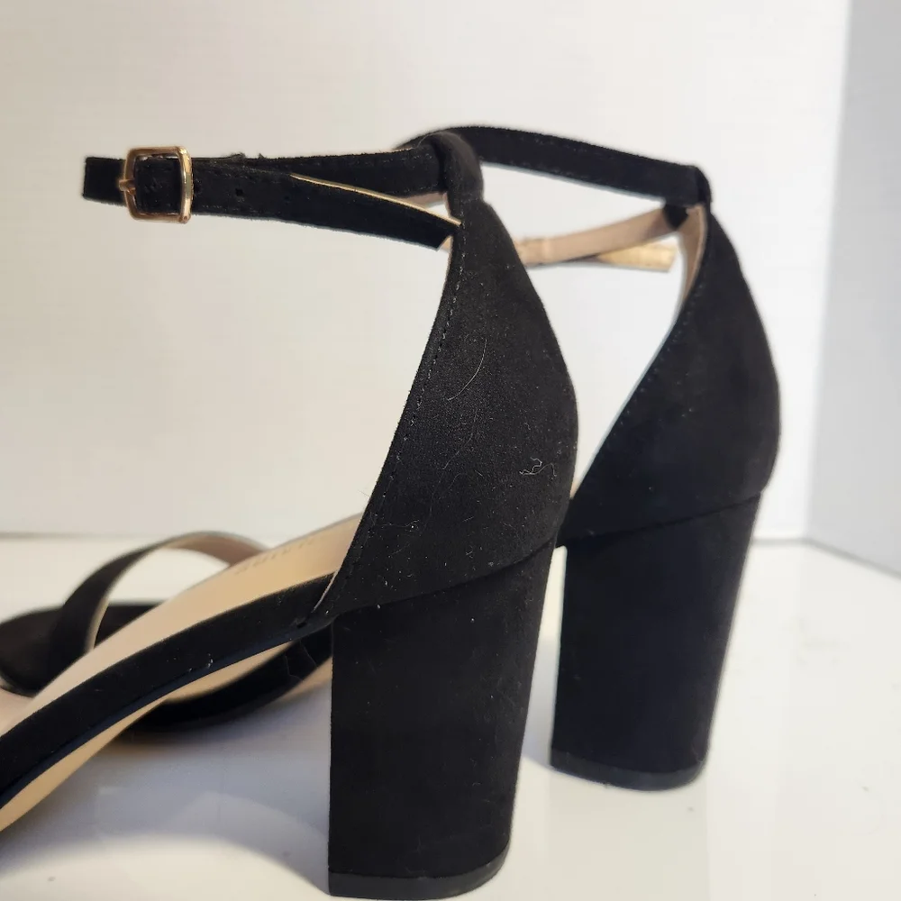Cushionaire 'Kimmie' Black Microsuede Block Heels Womens 8